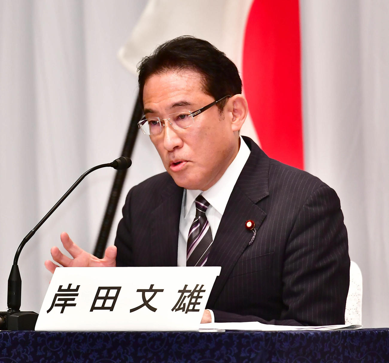 青年局・女性局主催の自民党総裁選公開討論会に臨む岸田政調会長（撮影・小沢裕）