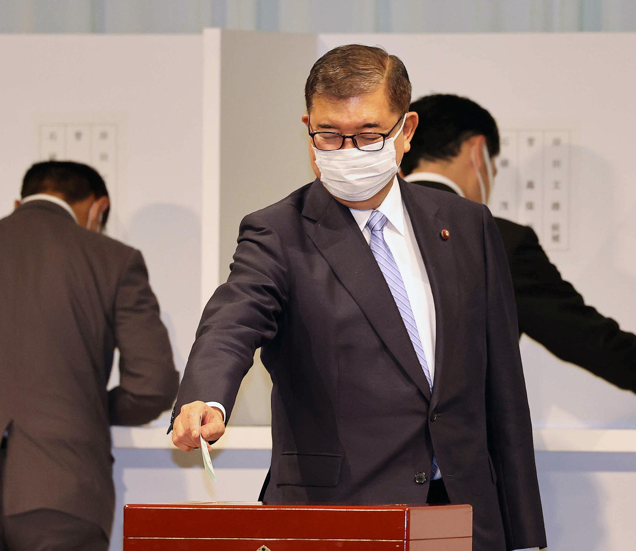 自民党総裁選で投票する石破茂元幹事長（撮影・河野匠）