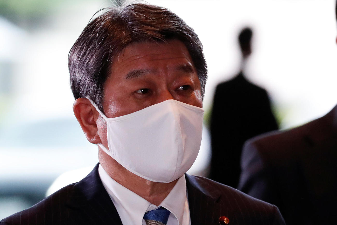 官邸入りする茂木氏（ロイター）