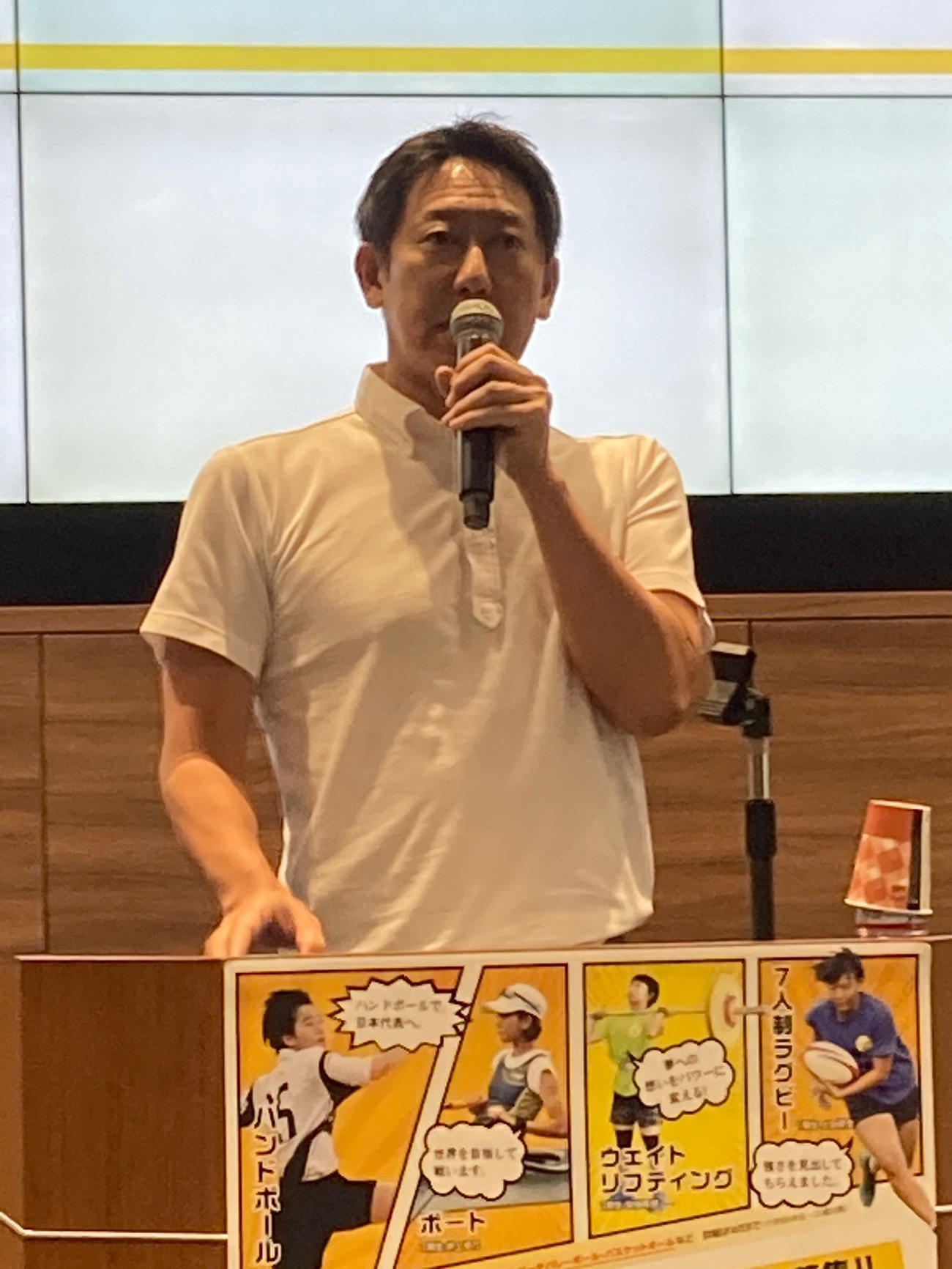 タレント発掘事業「Jスタープロジェクト」のイベントに出席した鈴木大地長官