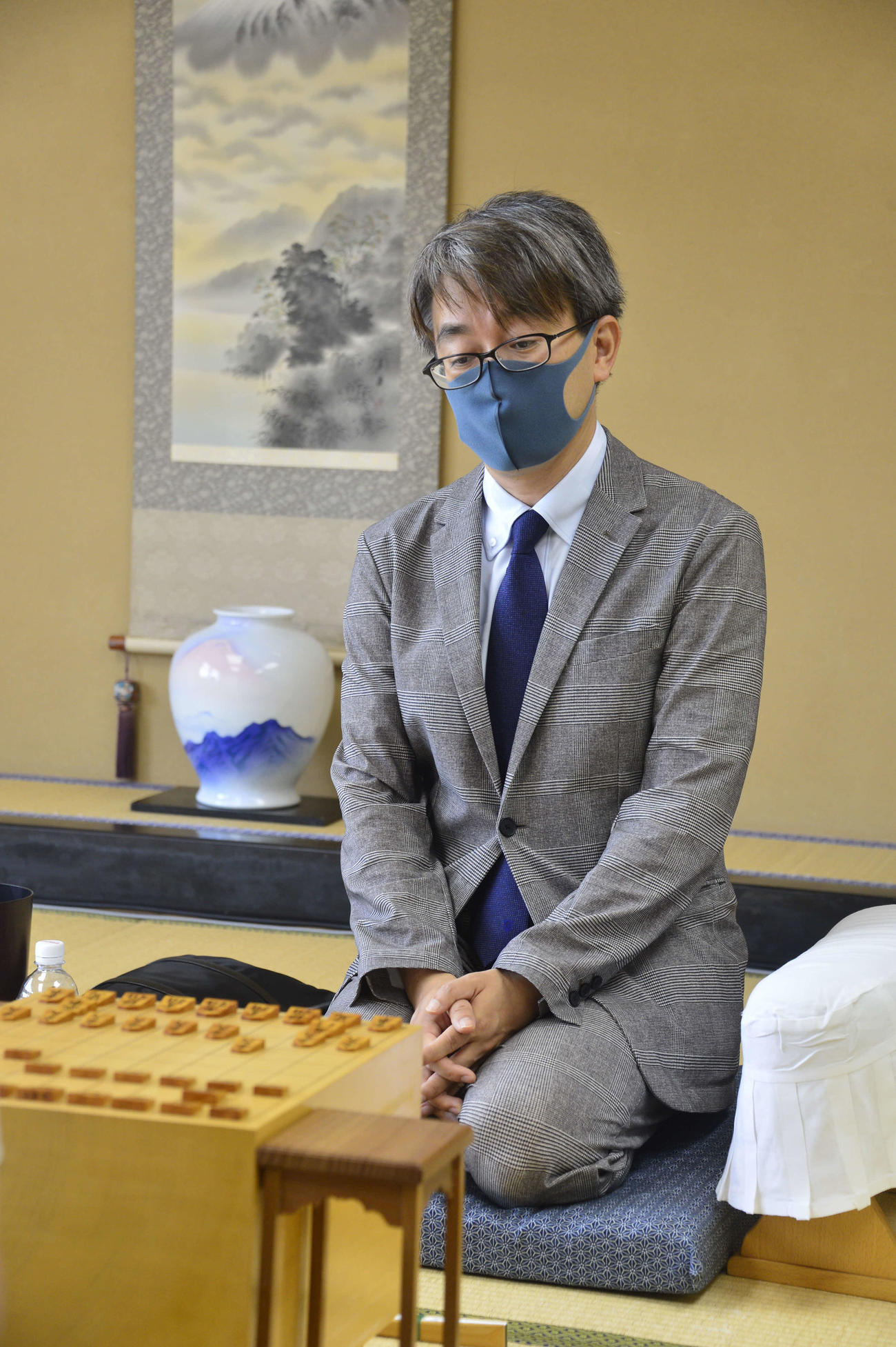 対局開始前の羽生善治九段（日本将棋連盟提供）