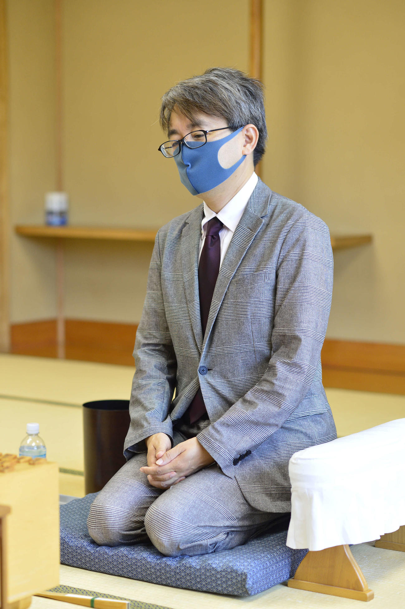 下座の羽生善治九段（日本将棋連盟提供）
