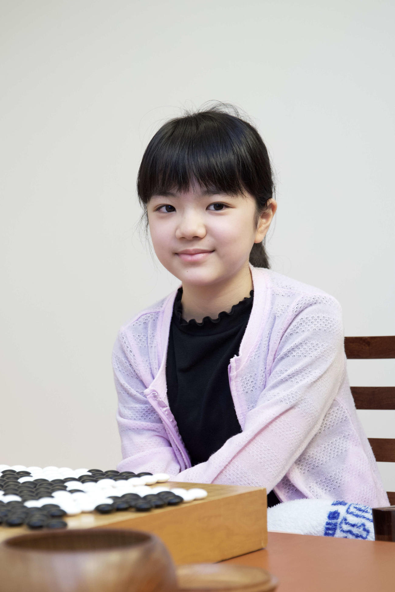女流棋聖戦で上野梨紗初段を下して11歳7カ月の最年少で本戦初勝利を挙げた仲邑菫初段（日本棋院提供）