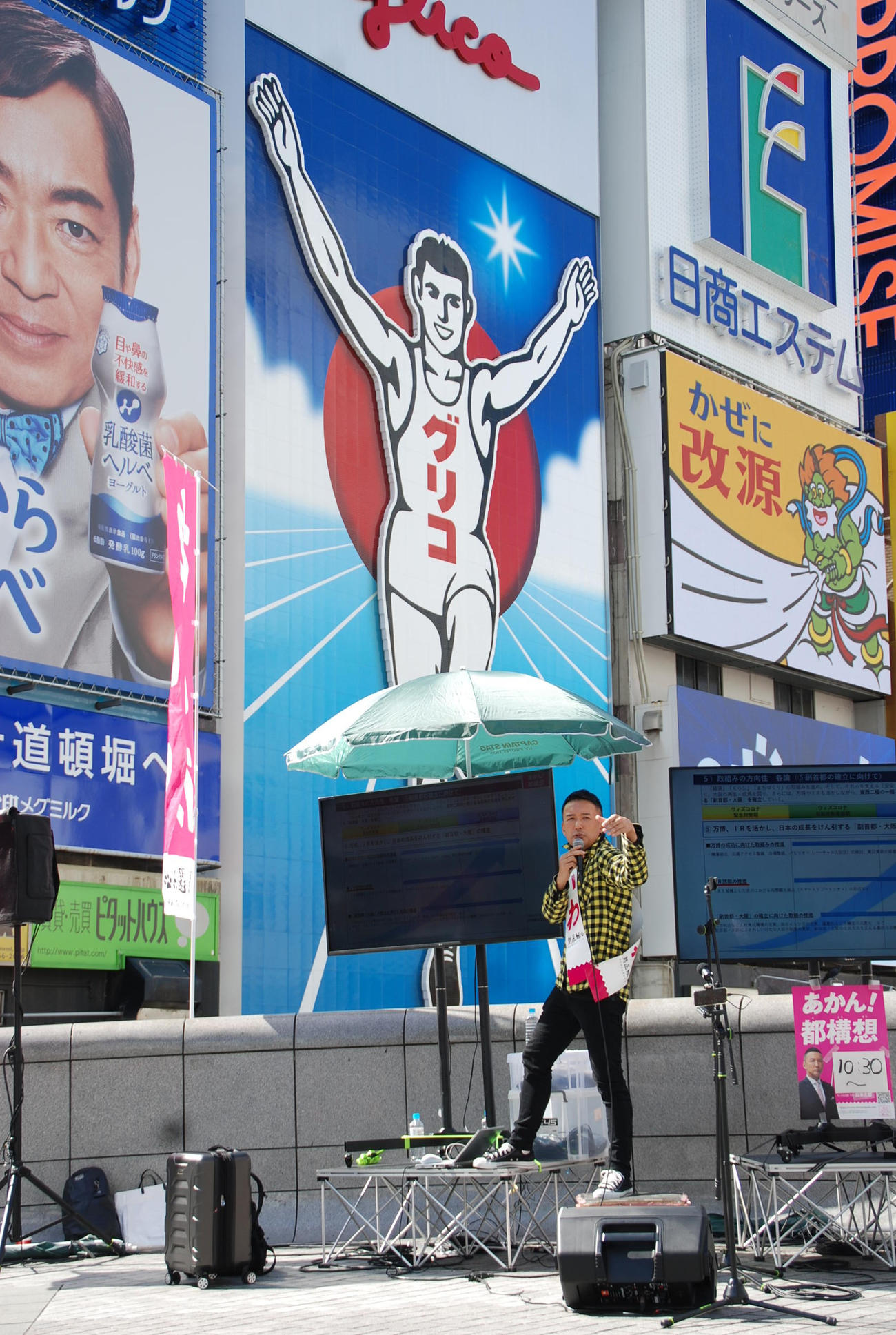 大阪・道頓堀でゲリラ街宣したれいわ新選組の山本太郎代表（撮影・松浦隆司）