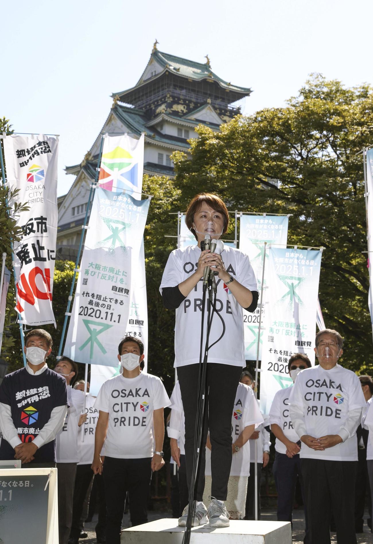 「大阪都構想」の住民投票が告示され、街頭演説する自民党大阪市会議員団の北野妙子幹事長