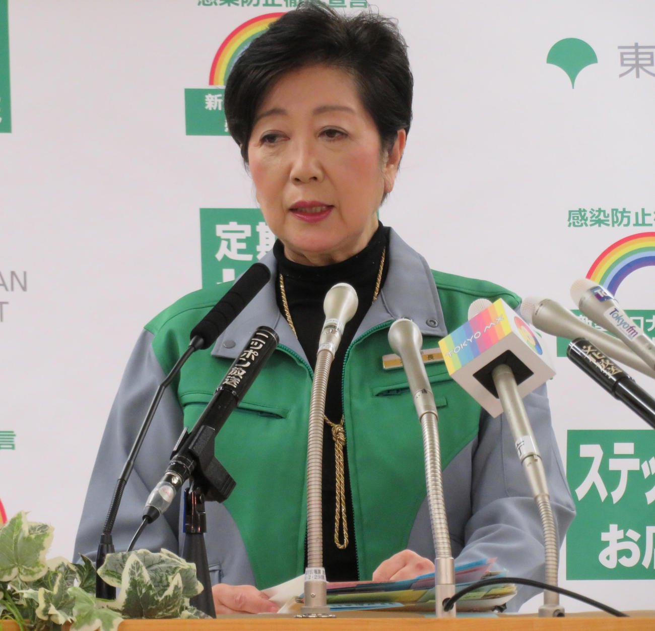 記者会見に臨む、東京都の小池百合子知事（撮影・佐藤勝亮）