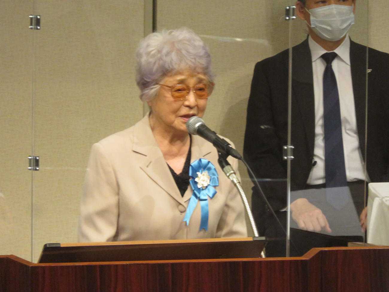 全拉致被害者の即時一括帰国を求める国民大集会であいさつする横田早紀江さん（撮影・大上悟）
