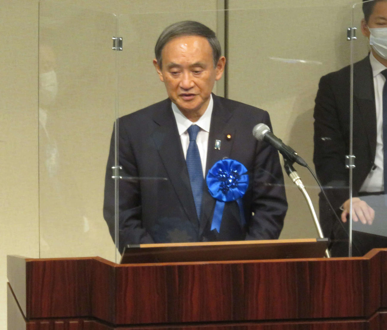 全拉致被害者の即時一括帰国を求める国民大集会であいさつする菅義偉首相（撮影・大上悟）