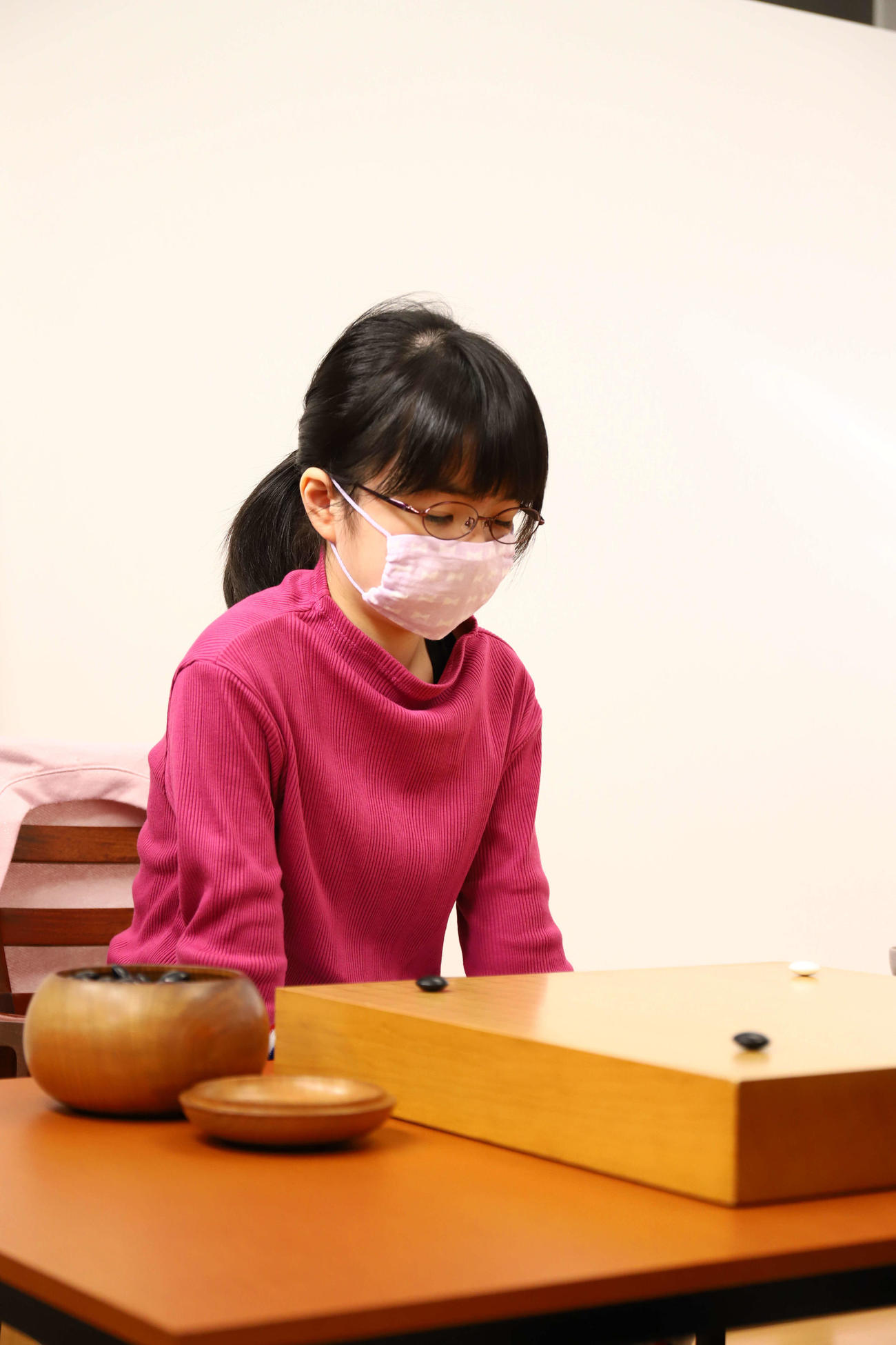 青木喜久代八段との熱戦の末に敗れた仲邑菫初段（日本棋院提供）