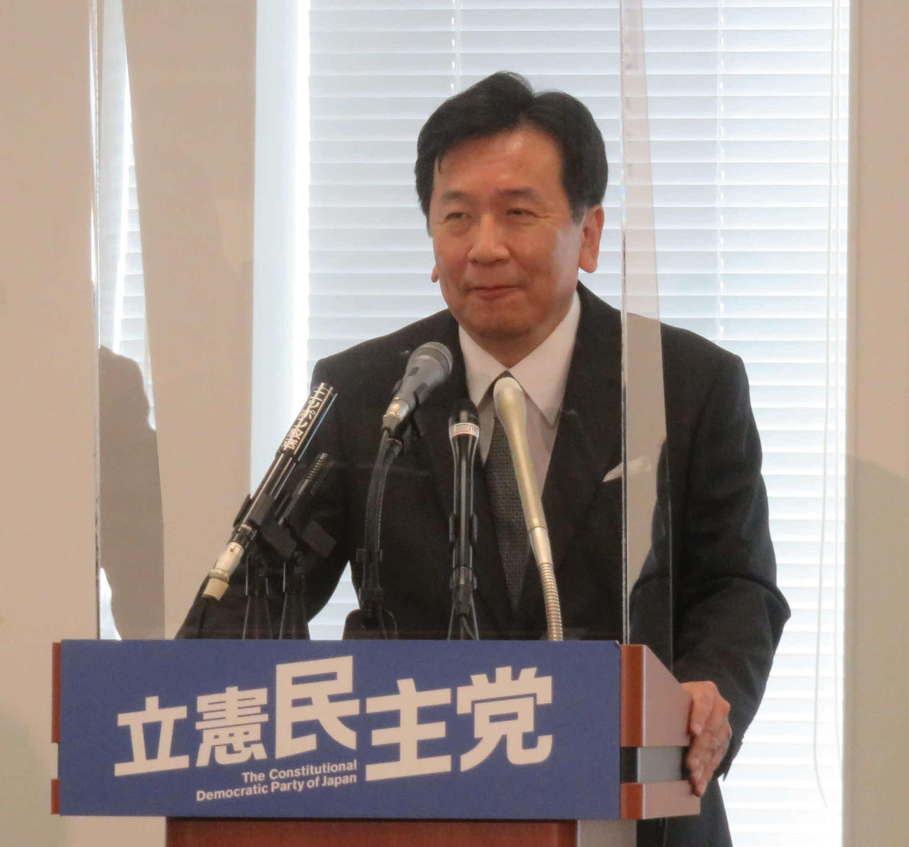 枝野幸男代表は政権批判から一転、乃木坂46の白石麻衣については笑顔を浮かべた（撮影・大上悟）