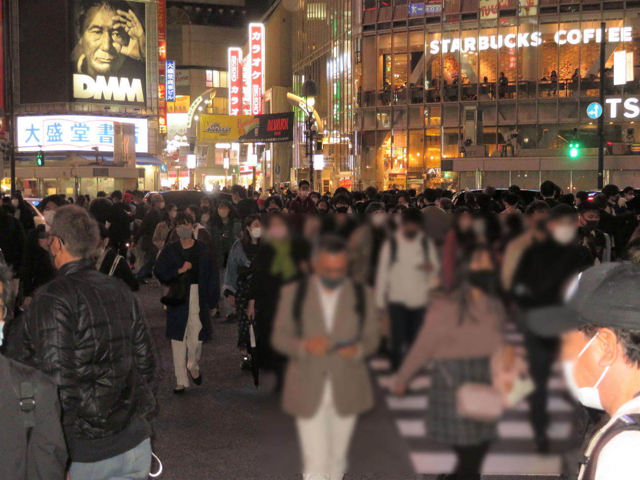 ハロウィーン前夜の渋谷（撮影・沢田直人）