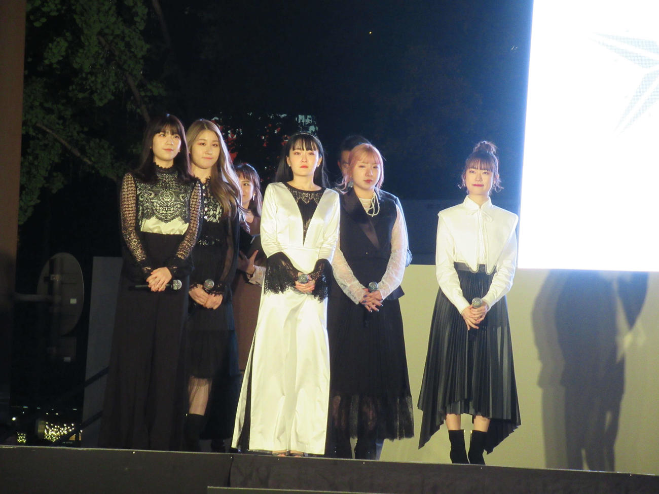 「大阪・光の饗宴2020」開宴式に出席したLittle　Glee　Monster（撮影・星名希実）