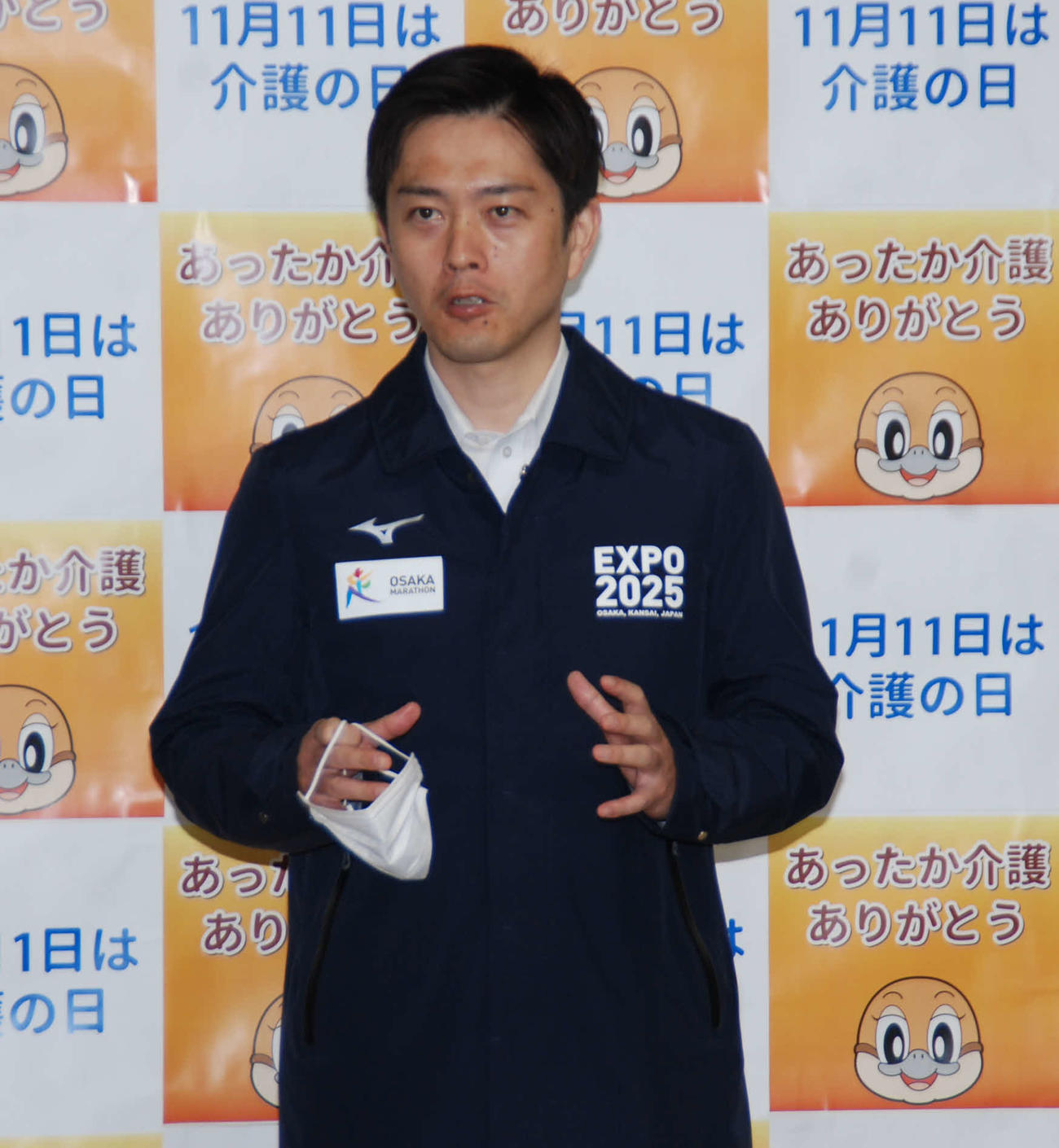 府民に警戒を呼びかける大阪府の吉村洋文知事（撮影・松浦隆司）