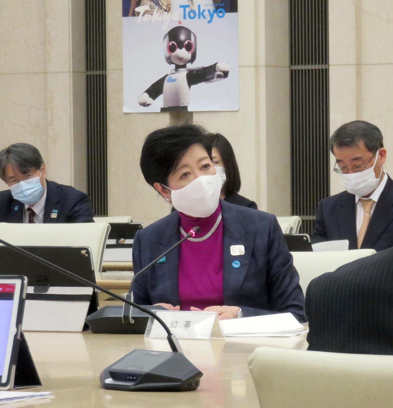 東京都新型コロナウイルス感染症モニタリング会議に出席した小池知事（撮影・鎌田直秀）