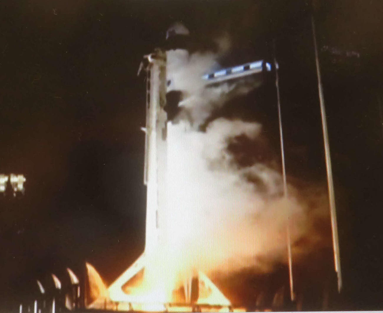 野口聡一宇宙飛行士を乗せ、米ケネディ宇宙センターから打ち上げられたクルードラゴン1号機（C）JAXA