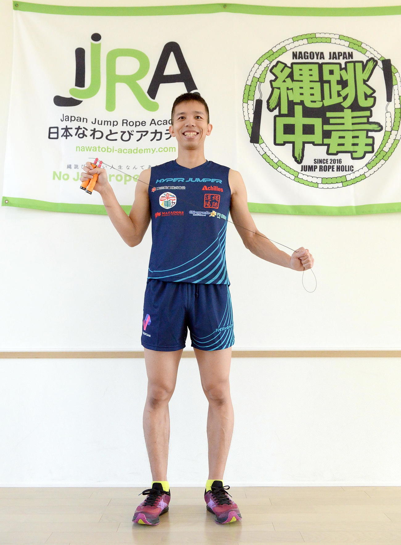 8重跳びギネス挑戦本番用のユニホーム姿で成功を誓う森口さん（撮影・鎌田直秀）