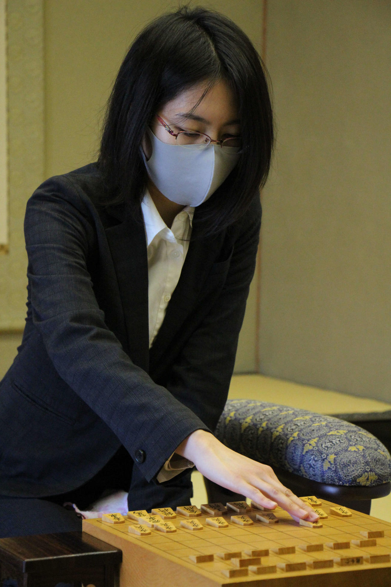 中井広恵女流六段を下して6年連続11期の獲得を果たした里見香奈倉敷藤花（日本将棋連盟提供）