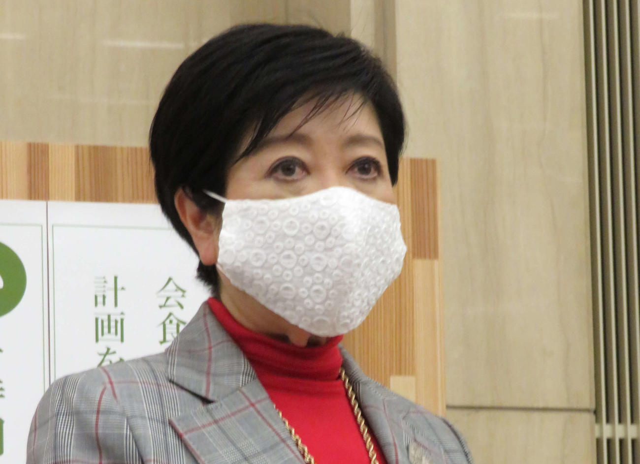東京都の新型コロナウイルス感染症モニタリング会議を終え、取材に応じた小池百合子知事（撮影・近藤由美子）