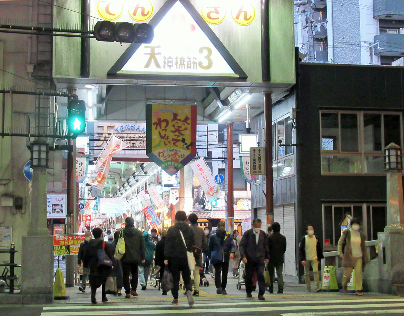 「大阪モデル」の赤信号が点灯して初の週末を迎えた天神橋筋商店街の様子（撮影・星名希実）