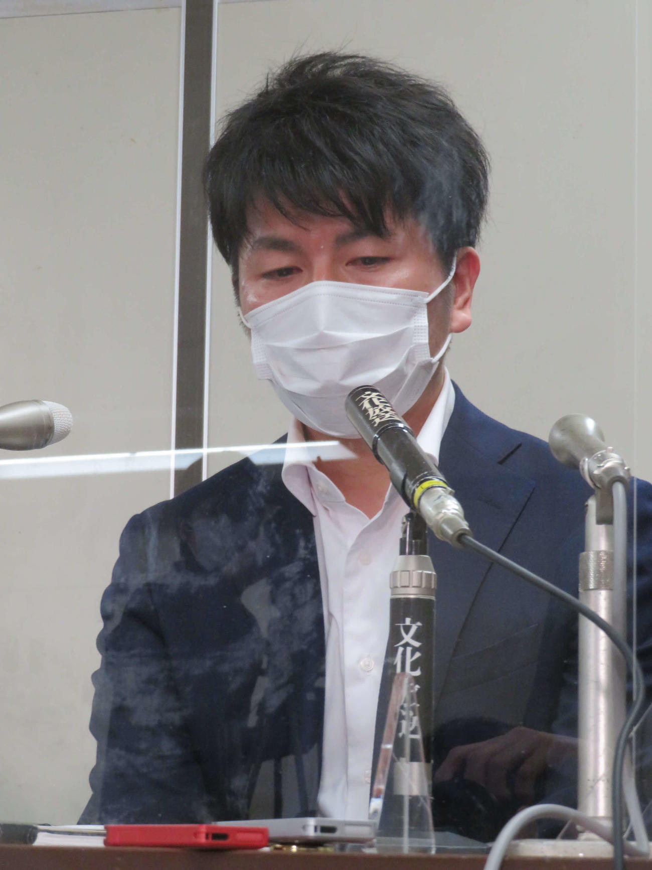 公判後、開いた会見で涙で声を詰まらせる松永拓也さん（撮影・村上幸将）