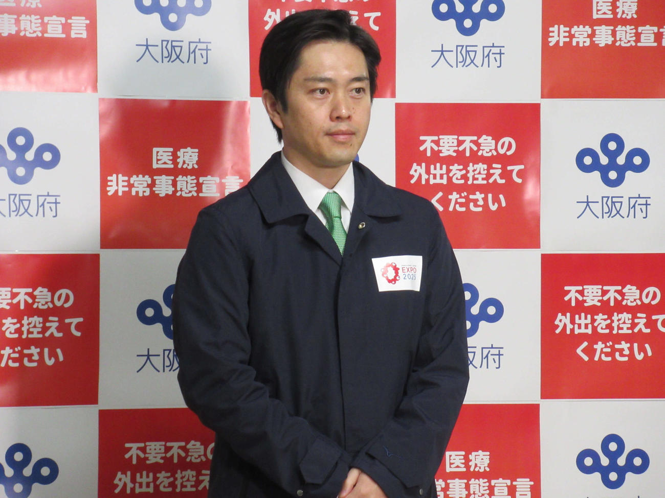 大阪府庁で取材に応じる吉村洋文知事（撮影・星名希実）