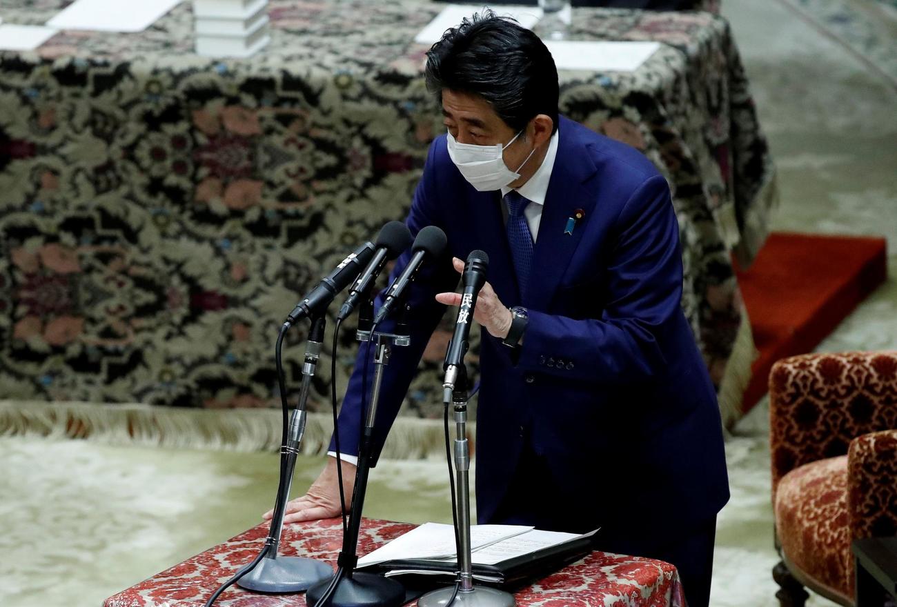 衆院議運委で発言する安倍前首相（ロイター）