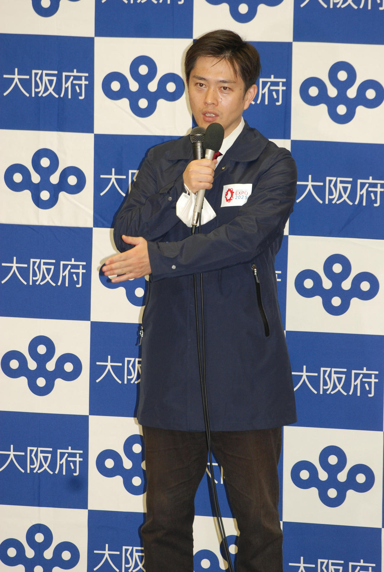 年末年始のステイホームを呼び掛けた吉村洋文知事（撮影・松浦隆司）