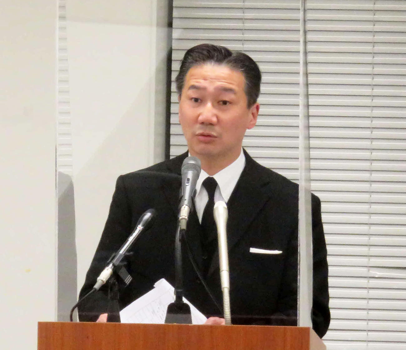 死去した羽田雄一郎参院議員について会見を行う、立憲民主党の福山哲郎幹事長（撮影・大上悟）