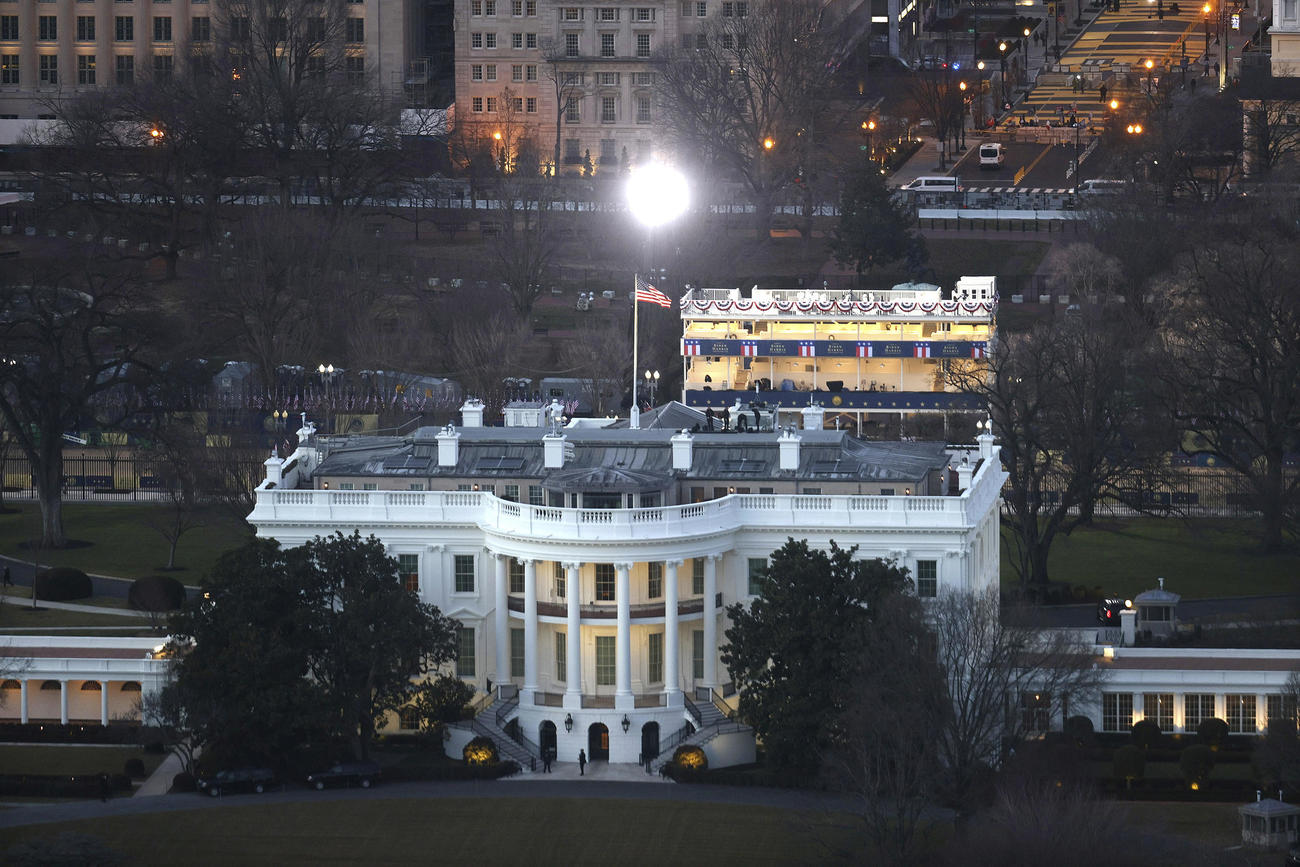 ホワイトハウスはバイデン次期大統領の就任に向けて準備を続ける（AP）