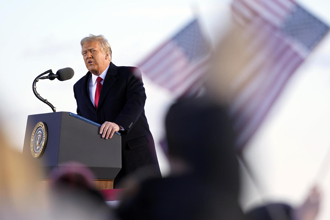 大統領として最後の演説を行うトランプ氏（AP）