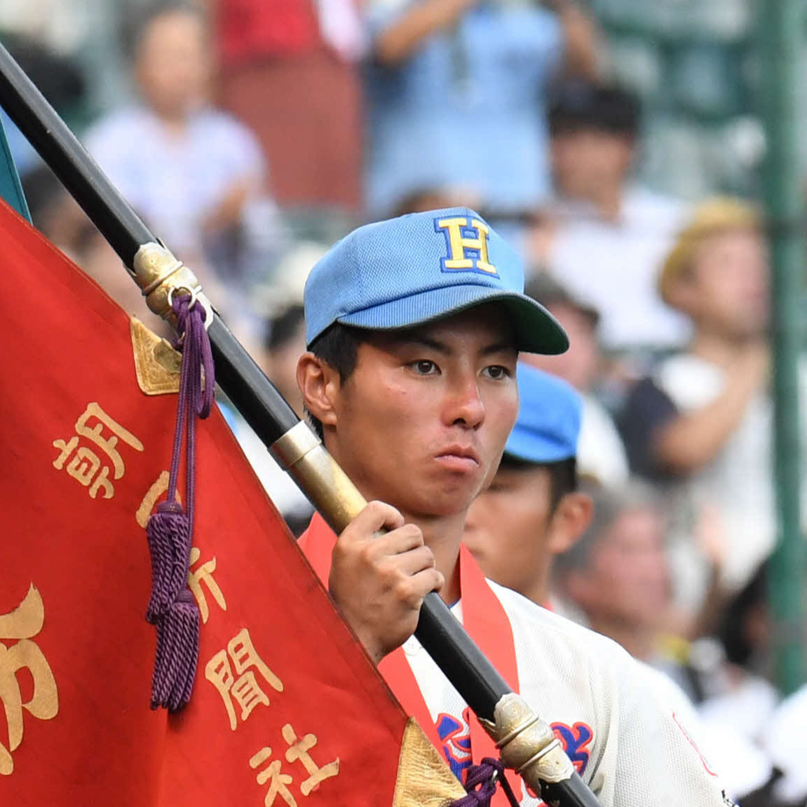 17年8月、全国高校野球選手権で優勝旗を手にする千丸剛被告