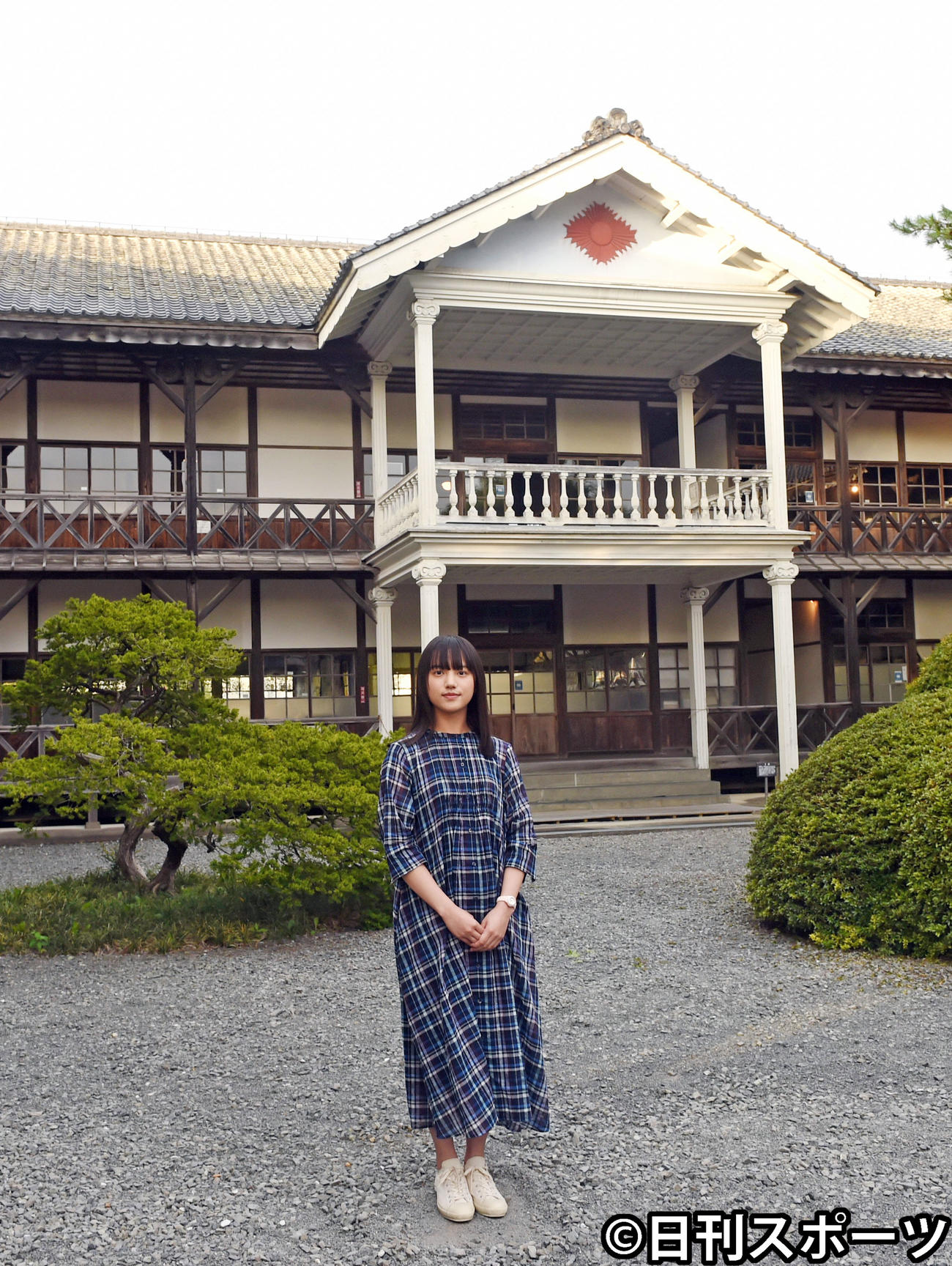 20年9月、登米市教育資料館の前で会見を行ったNHK連続テレビ小説「おかえりモネ」ヒロインの清原果耶
