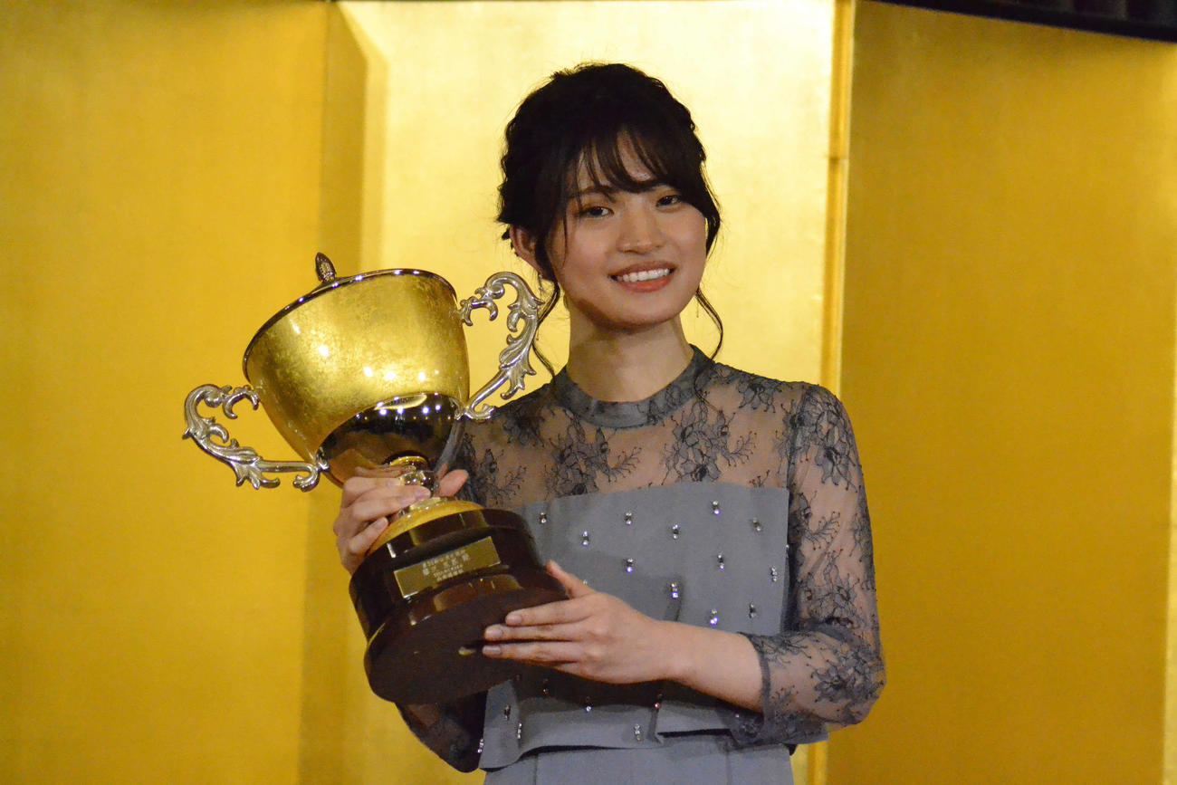 徐文燕初段が目標の棋士に挙げた藤沢里菜女流本因坊