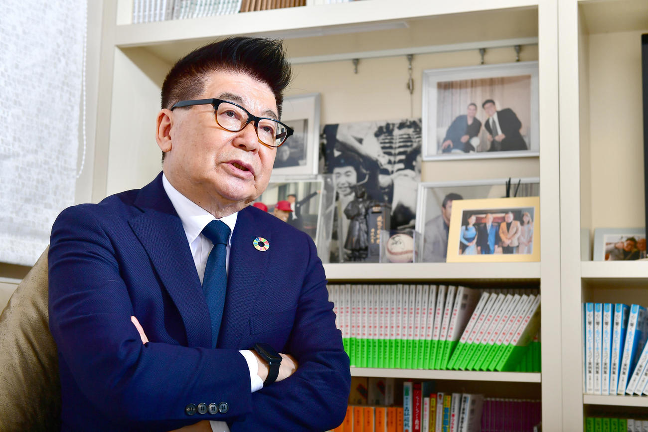 発生から10年を迎える東日本大震災について語る生島ヒロシ（撮影・小沢裕）