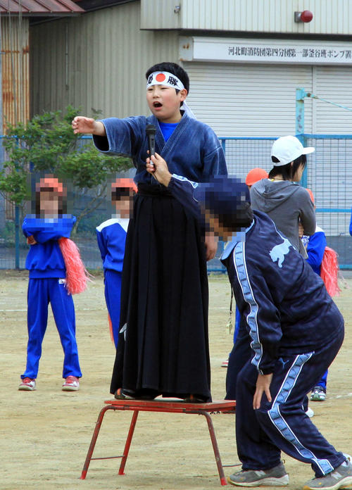大川小運動会の応援団長として声を張り上げる今野大輔くん(一部加工)