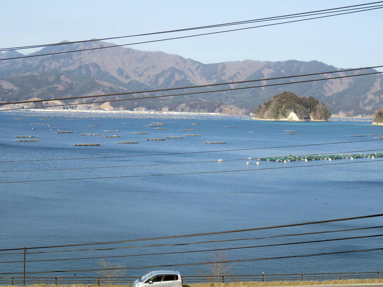 三陸鉄道リアス線の岩手船越駅～織笠駅間から見える山田湾の絶景（撮影・鎌田直秀）