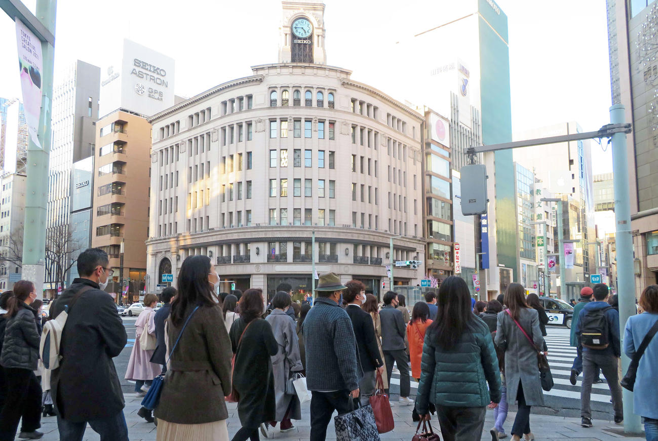 多くの買い物客が訪れていた、銀座4丁目交差点の様子（撮影・沢田直人）
