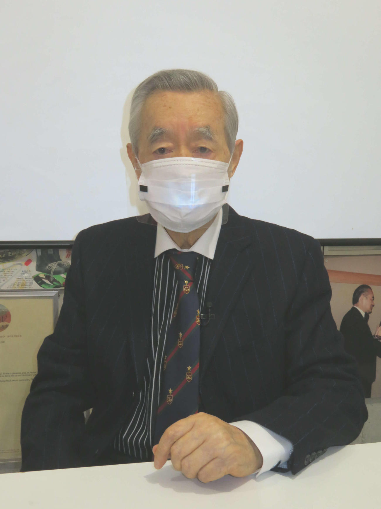 新型コロナウイルスの新発明「目スク」を発表したドクター・中松氏（撮影・村上幸将）