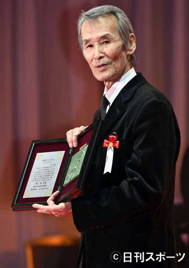 日刊スポーツ映画大賞石原裕次郎特別功労賞を受賞した福本清三（14年12月）