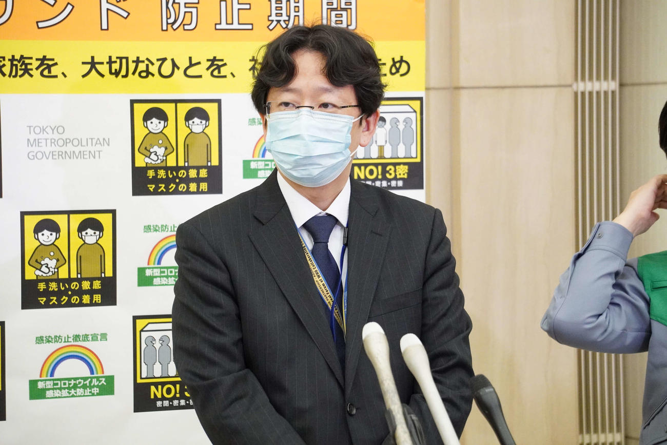 モニタリング会議後に会見を行う国立国際医療研究センターの大曲貴夫国際感染症センター長（撮影・沢田直人）