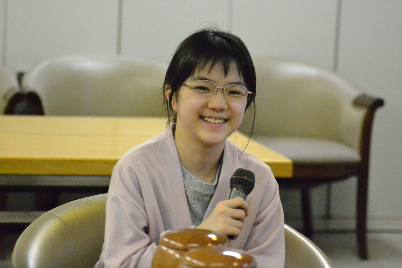 女流本因坊戦本戦1回戦で吉原由香里六段を下し、中学生初対局を白星で飾った仲邑菫二段