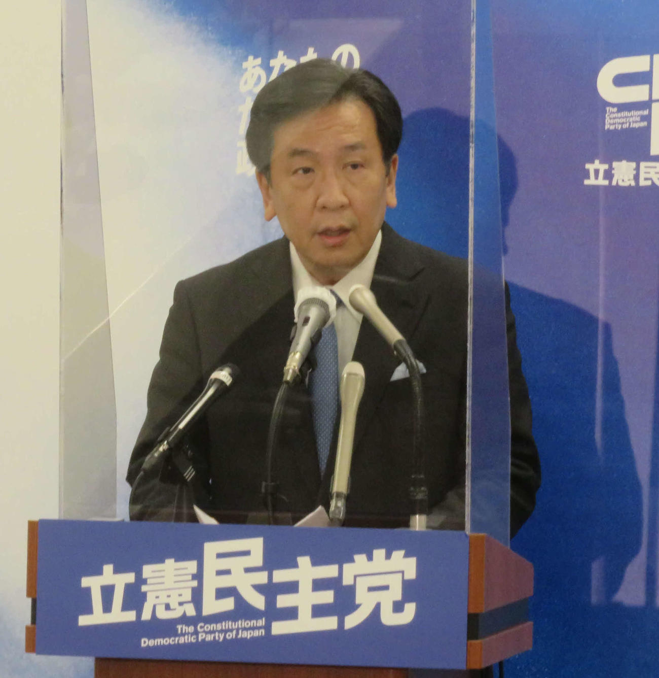 立憲民主党の枝野幸男代表はまん延防止等重点措置を決めた政府の対応を批判（撮影・大上悟）
