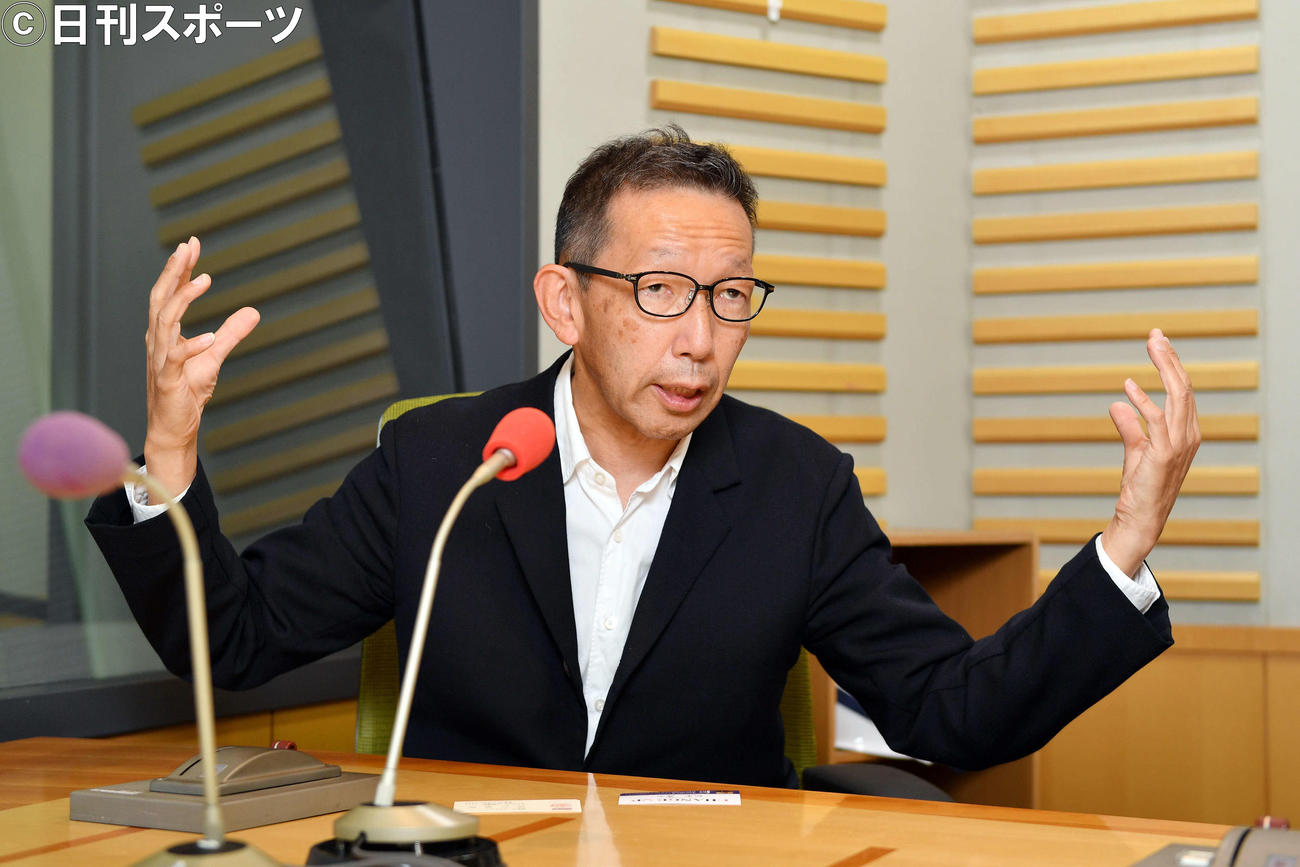 ラジオの野球中継について熱く語る松本秀夫アナウンサー（撮影・滝沢徹郎）