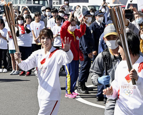 吉田沙保里氏 三重 サオリーナ から聖火ランナー出発 選手にエール 社会写真ニュース 日刊スポーツ
