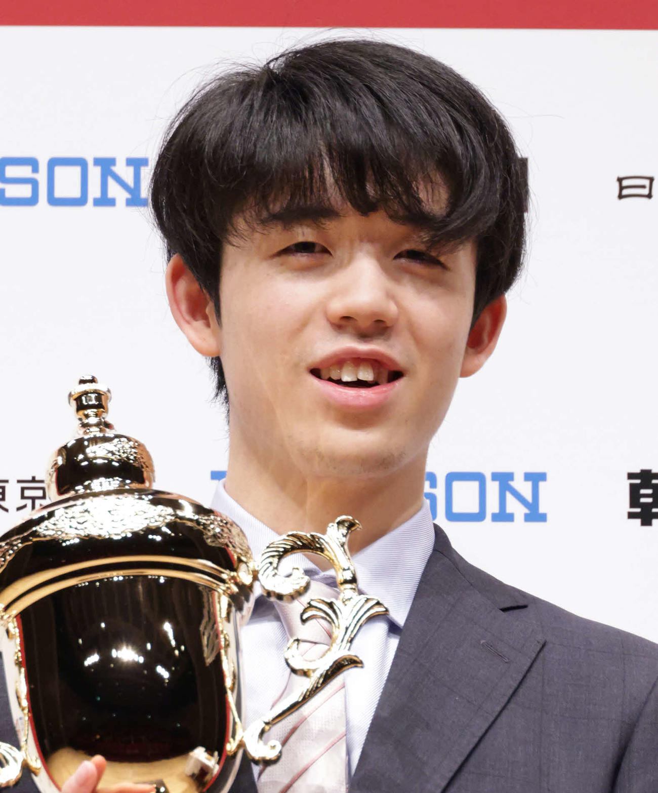 藤井聡太王位・棋聖