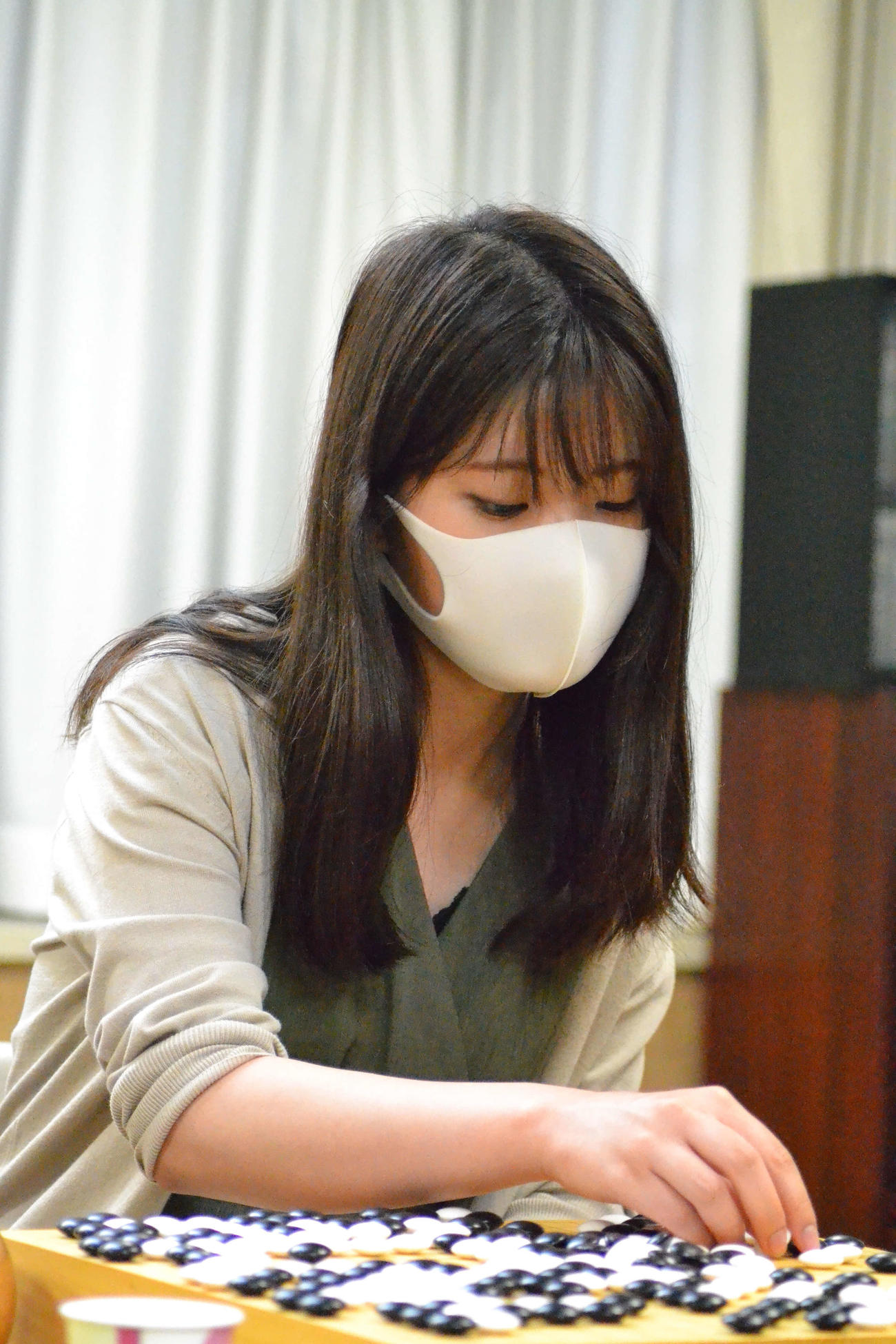 上野愛咲美女流棋聖の挑戦を退けて4連覇を達成した藤沢里菜女流名人