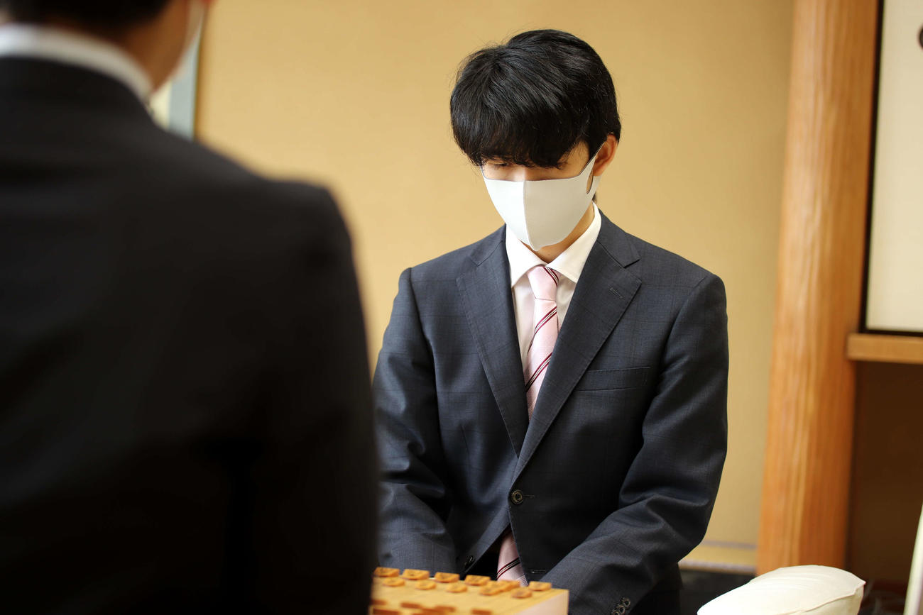 史上初の5期連続Vに向けて竜王戦2組決勝に臨む藤井聡太2冠（日本将棋連盟提供）
