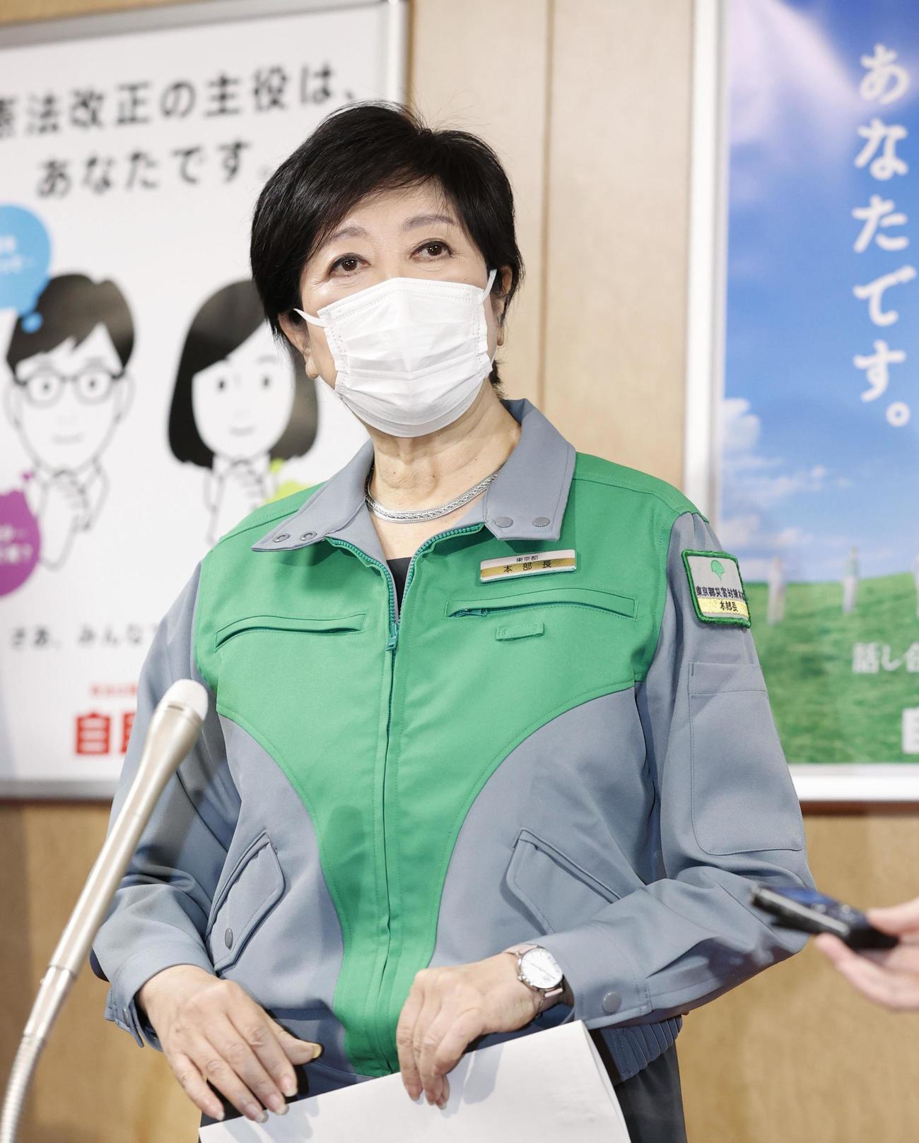 自民党の二階幹事長との会談後、報道陣の取材に応じる東京都の小池百合子知事