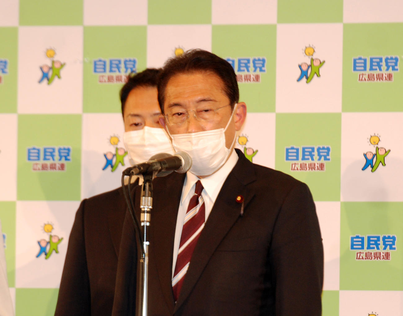 広島市内のホテルで支援者に敗因を語る自民党広島県連会長の岸田文雄前政調会長（撮影・松浦隆司）