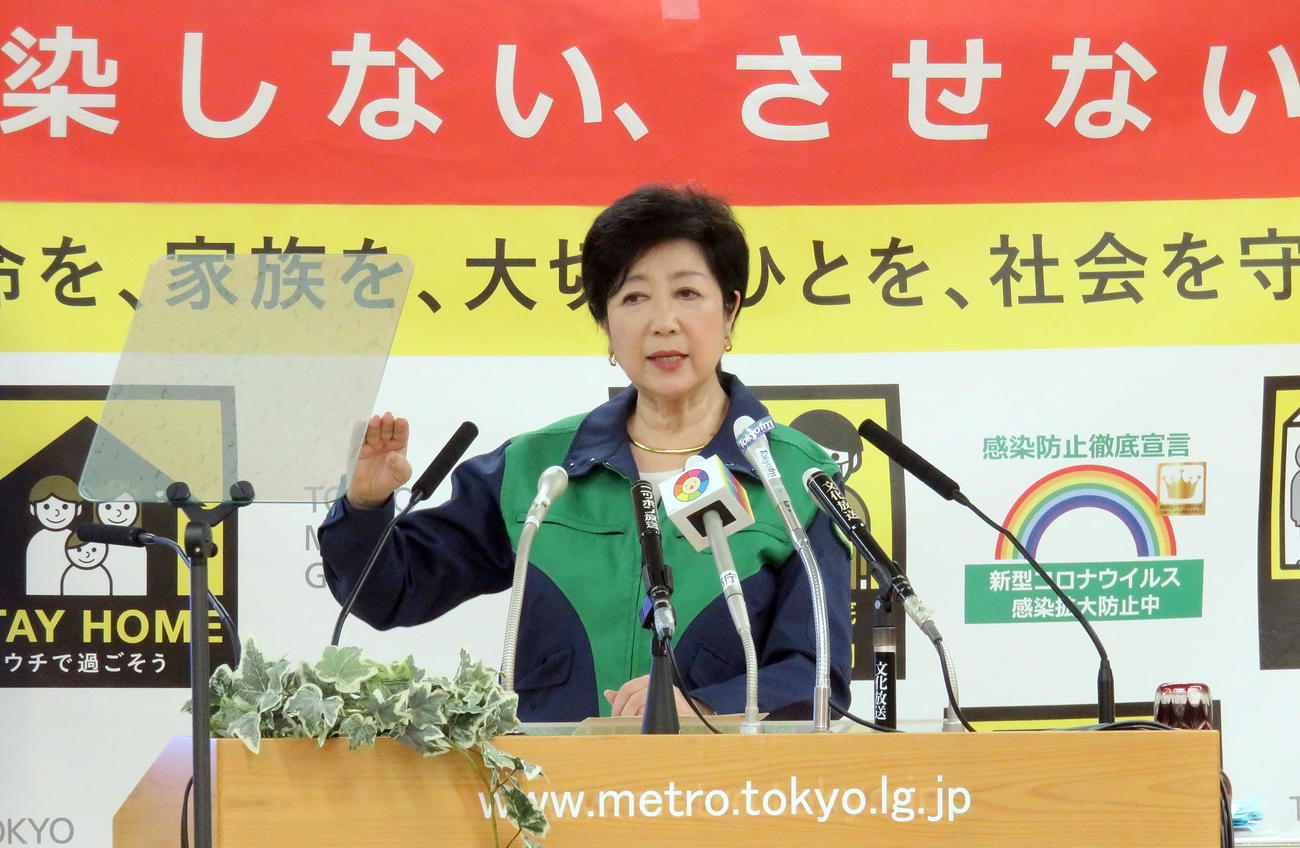 定例会見を行う小池都知事（撮影・鎌田直秀）
